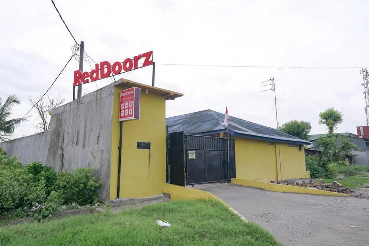 ホテル Reddoorz Near Ekowisata Mangrove Belawan エクステリア 写真