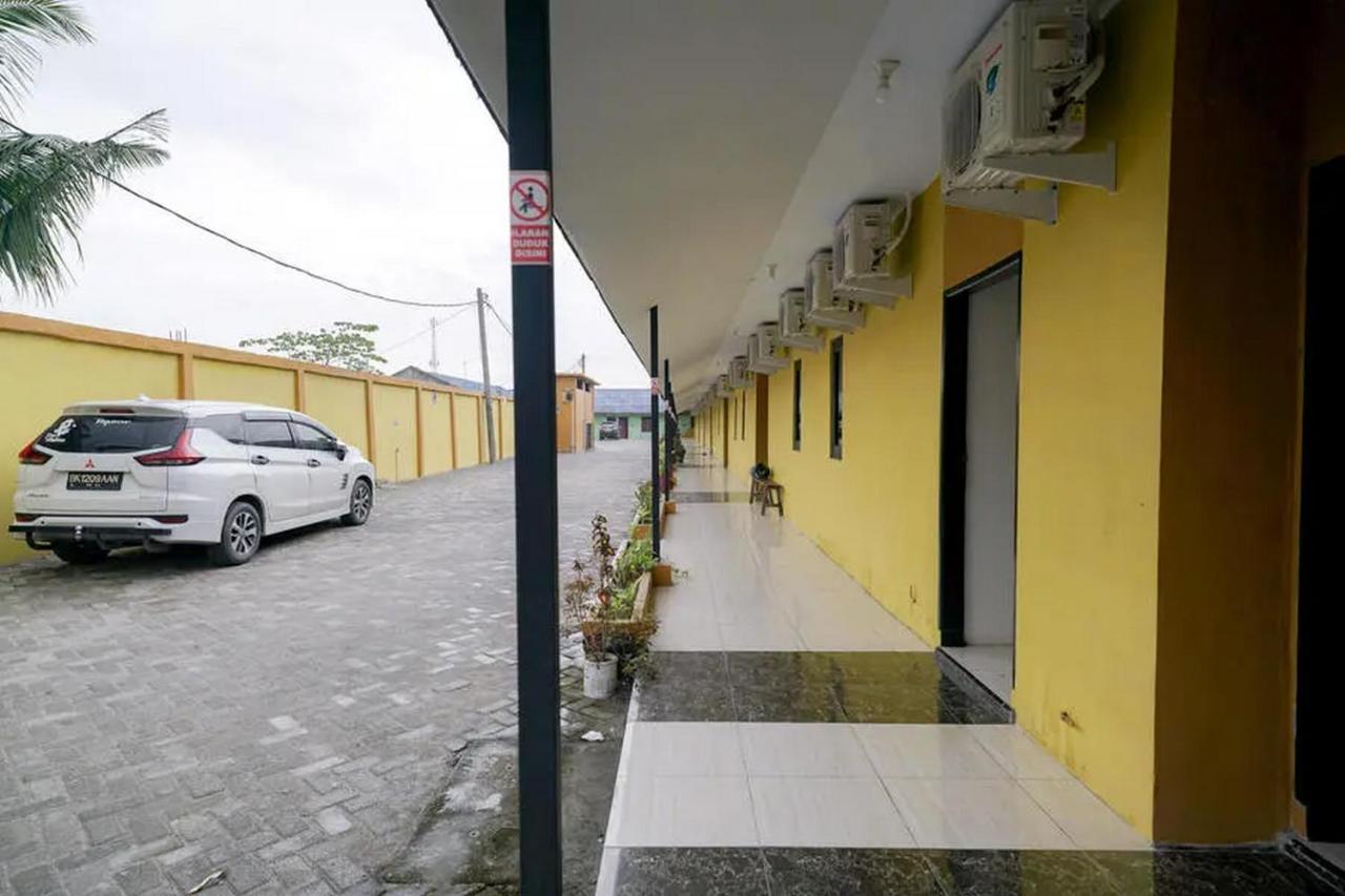ホテル Reddoorz Near Ekowisata Mangrove Belawan エクステリア 写真
