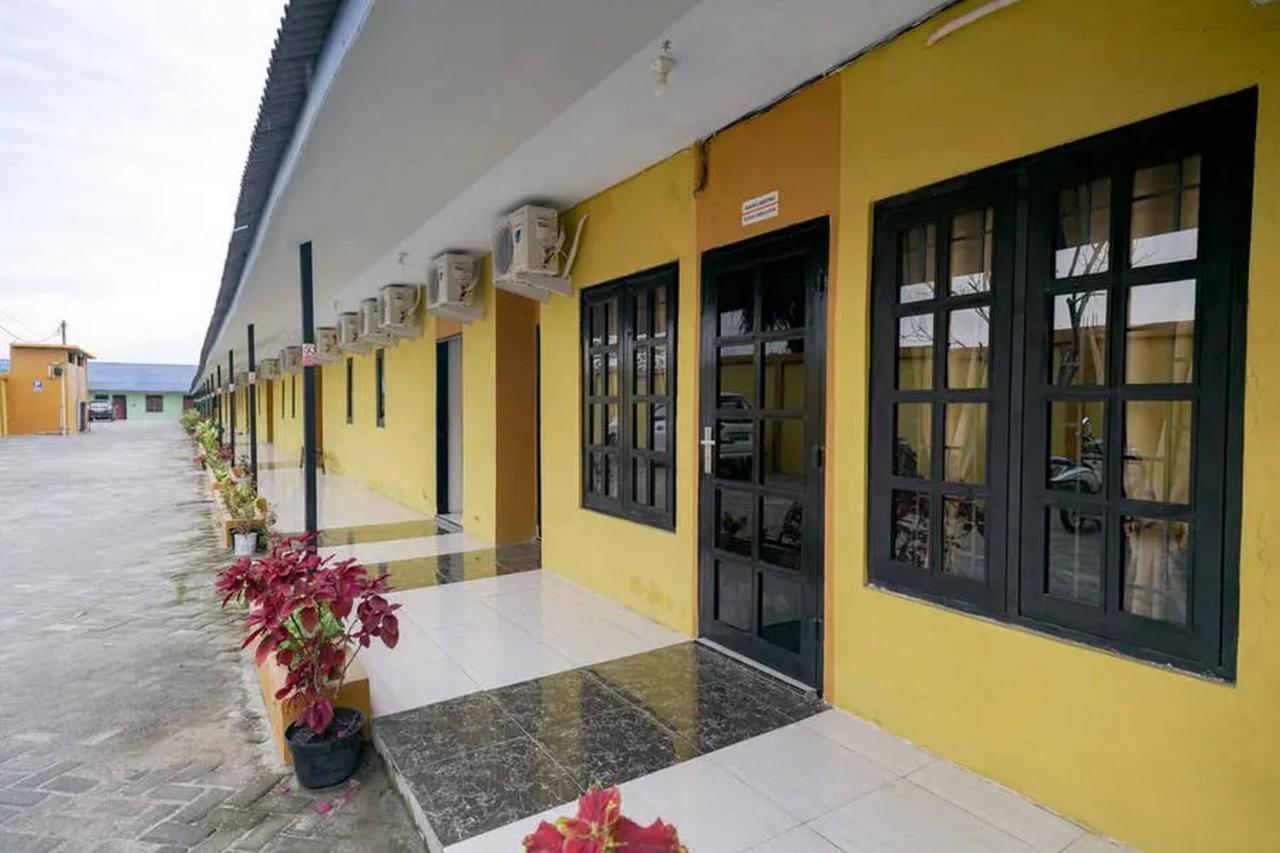 ホテル Reddoorz Near Ekowisata Mangrove Belawan エクステリア 写真
